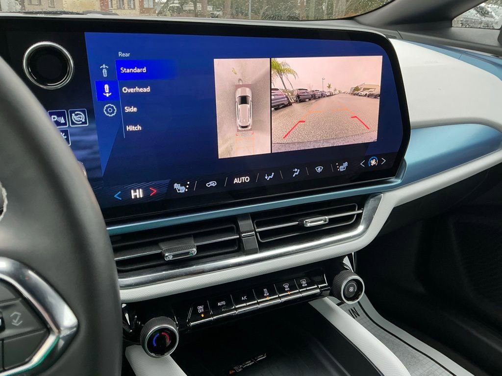 Used 2025 Chevrolet Equinox EV LT image 35