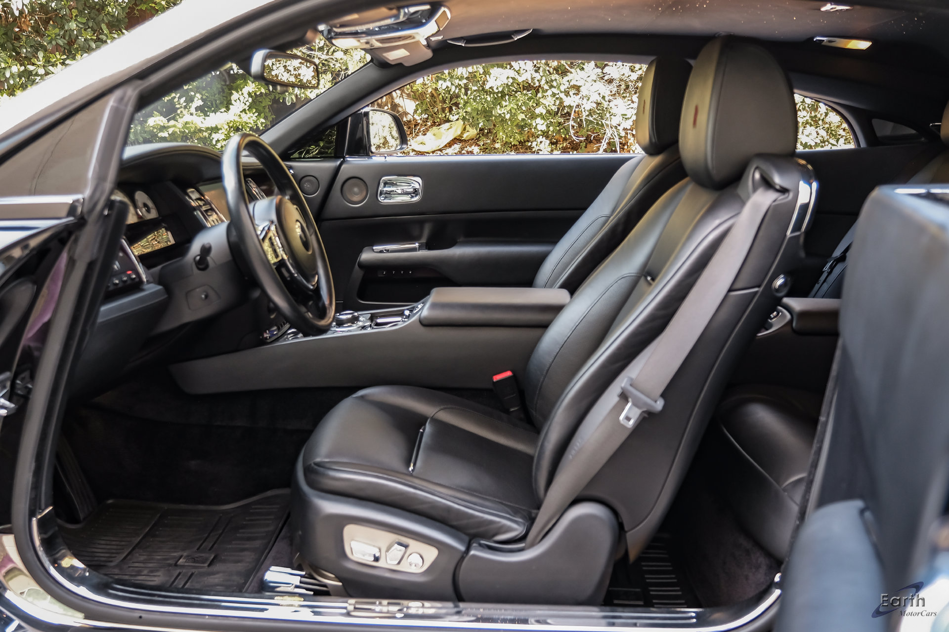 Used 2016 Rolls-Royce Wraith RWD image 39