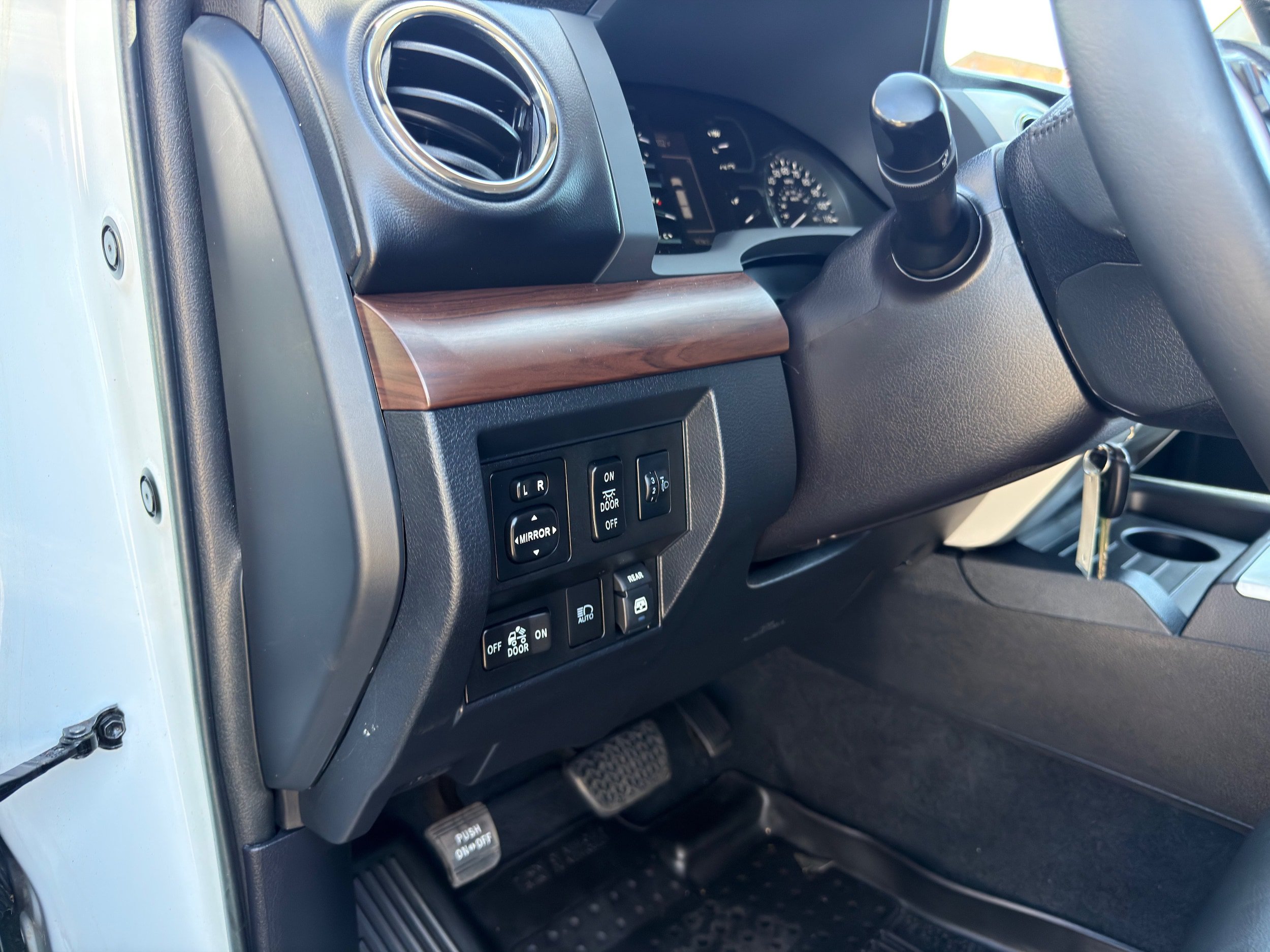 Used 2018 Toyota Tundra Limited w/ Limited Premium Package AWD/4WD image 26