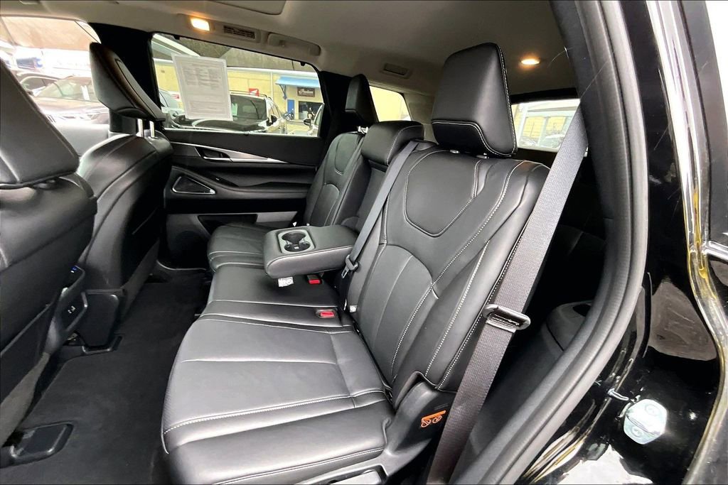 Certified 2025 INFINITI QX60 Luxe image 39