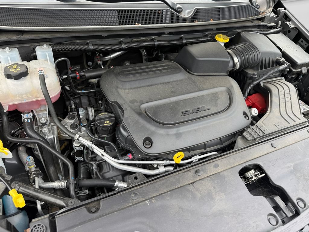 Used 2025 Chrysler Pacifica Select AWD/4WD image 18