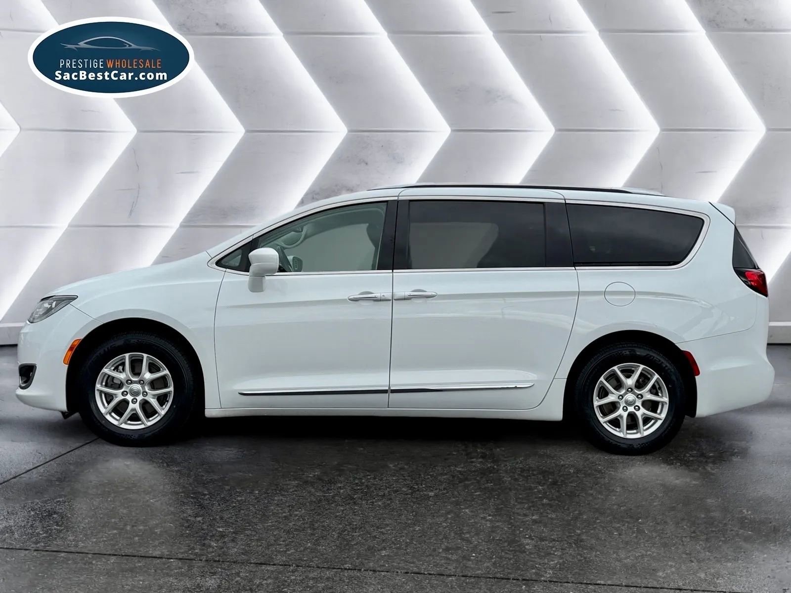 Used 2020 Chrysler Pacifica Touring-L image 5