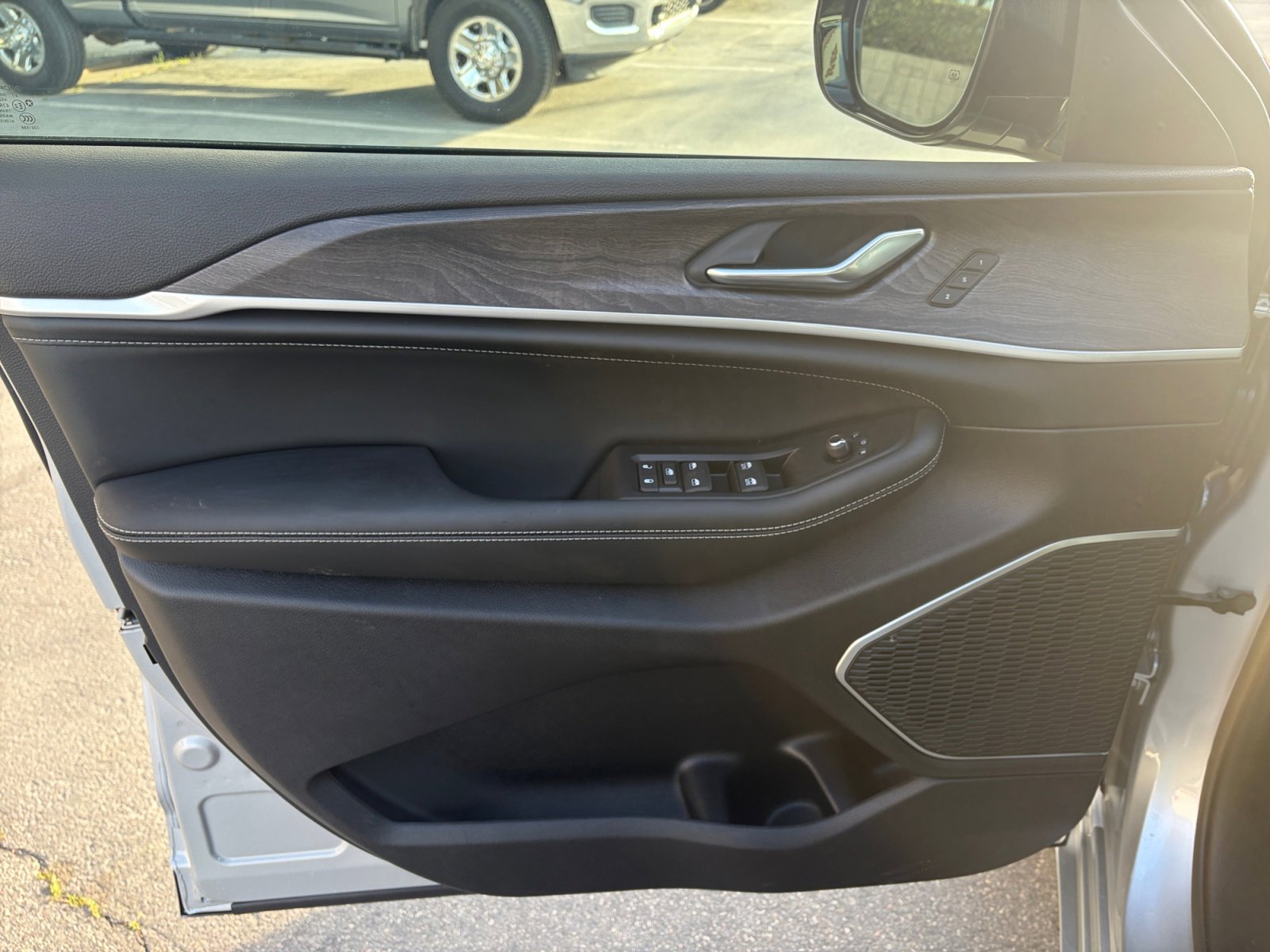 New 2026 Jeep Grand Cherokee Limited Reserve image 13