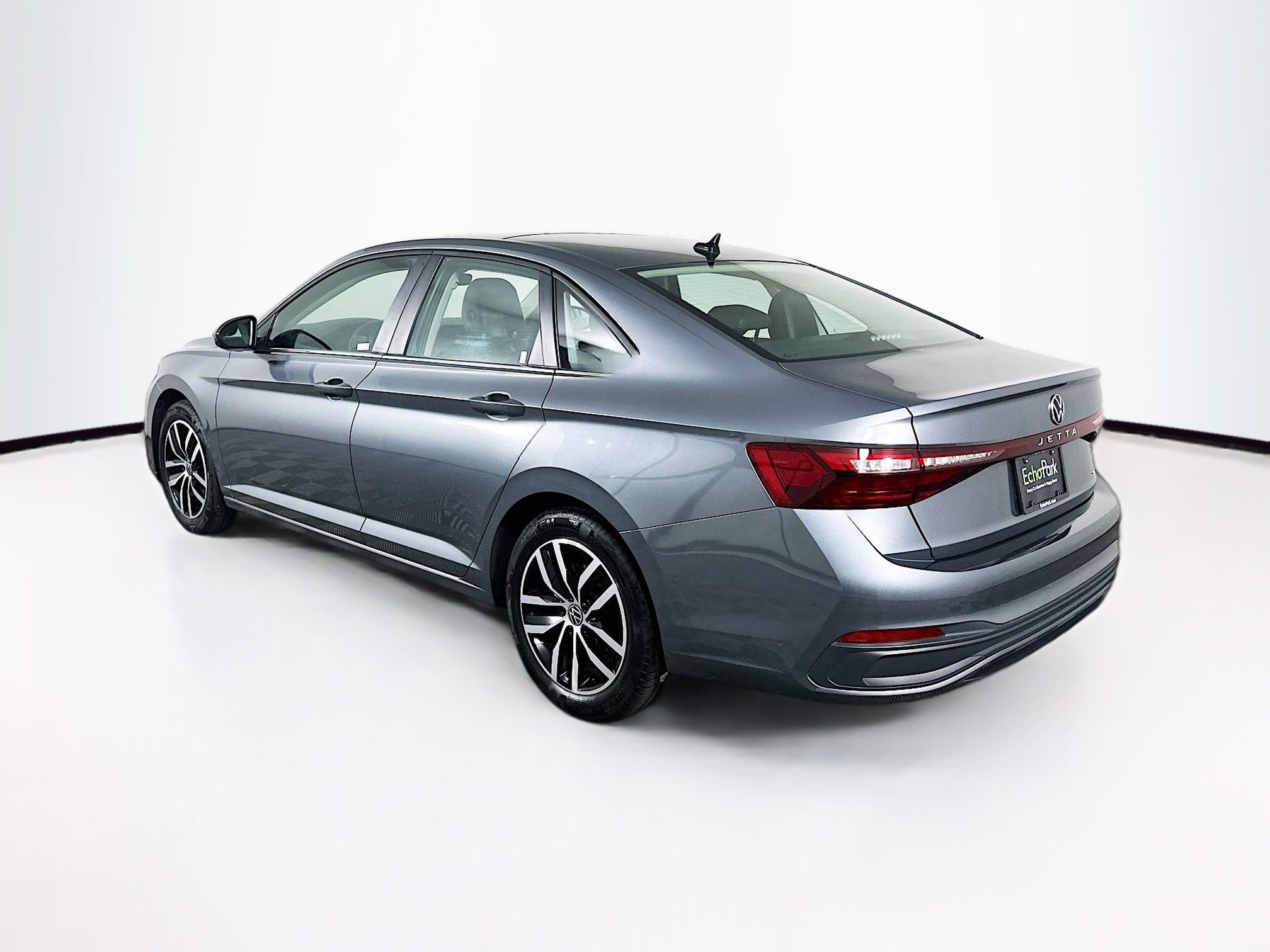 Used 2025 Volkswagen Jetta SE FWD image 5