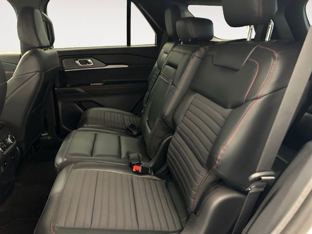 Used 2025 Ford Explorer ST-Line w/ ST-Line Street Pack AWD/4WD image 19