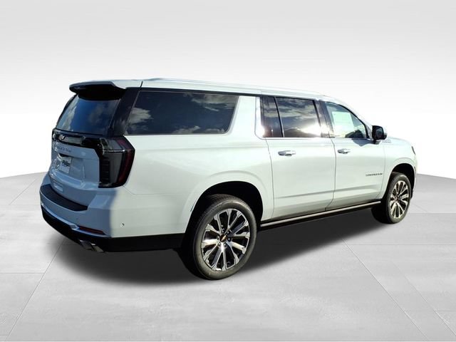 New 2026 Chevrolet Suburban High Country AWD/4WD image 3