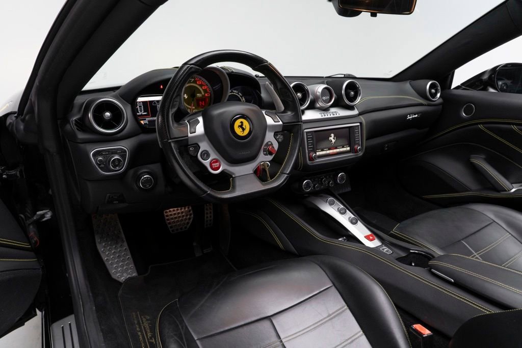 Used 2017 Ferrari California T image 13
