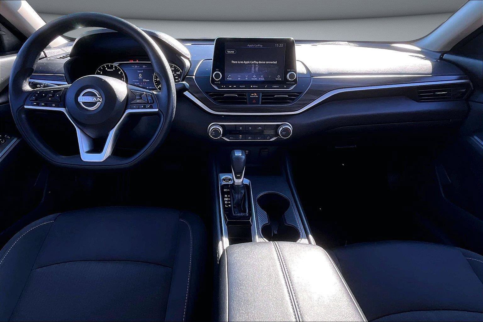 Used 2025 Nissan Altima 2.5 SV FWD image 8
