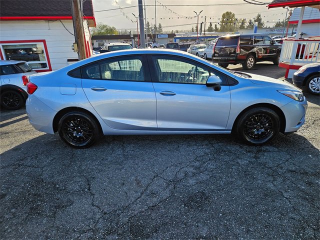Used 2018 Chevrolet Cruze LS image 2