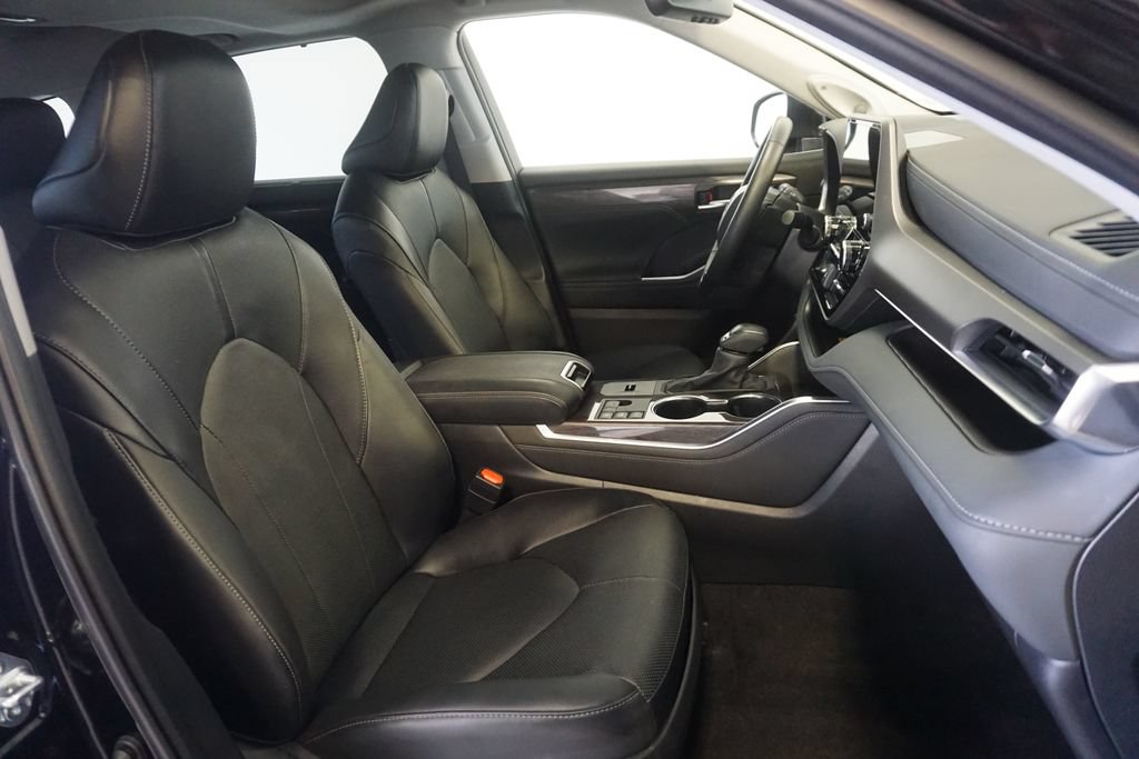 Used 2025 Toyota Highlander Limited AWD/4WD image 27