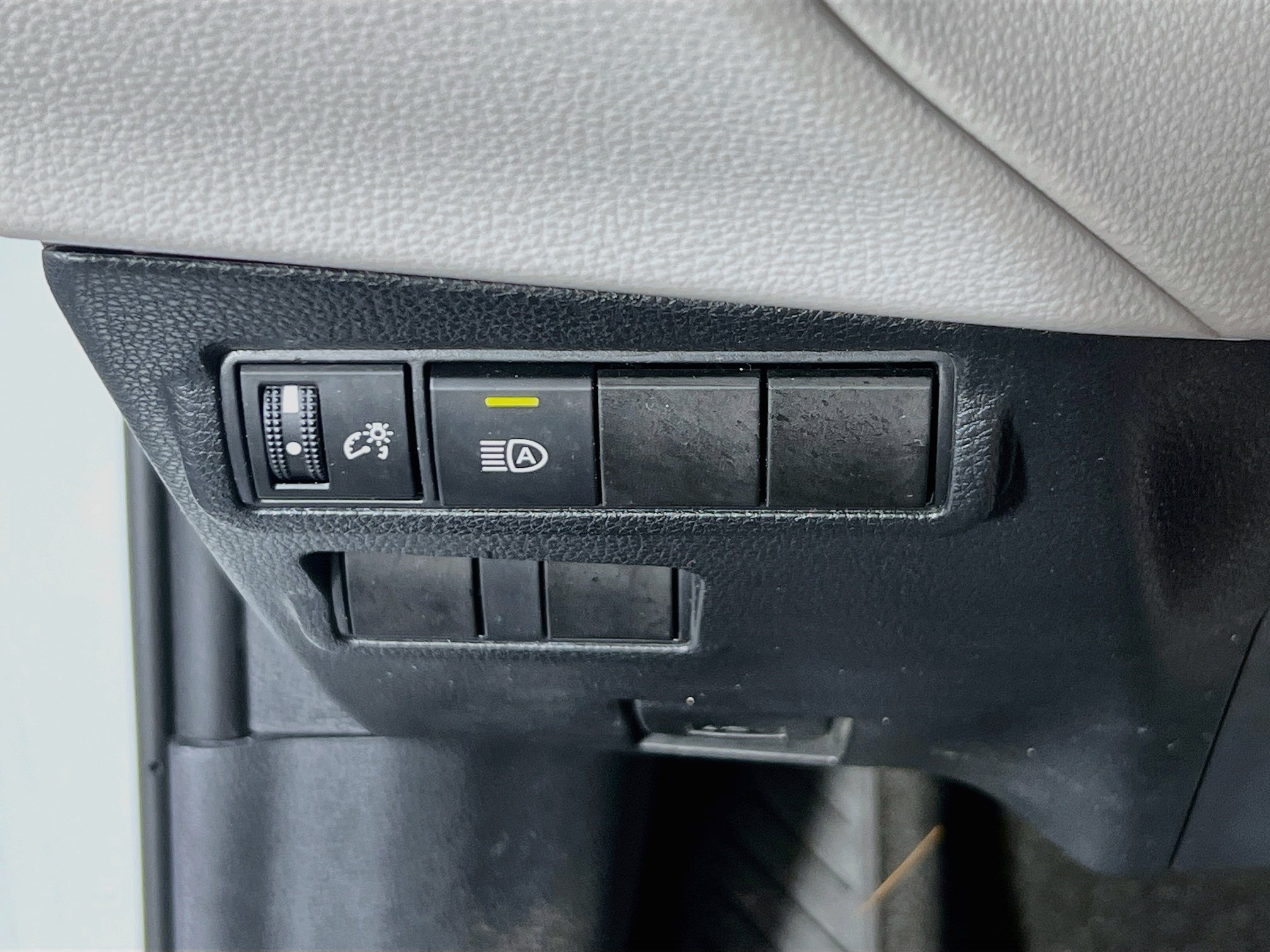 Used 2022 Toyota Corolla Cross L AWD/4WD image 10