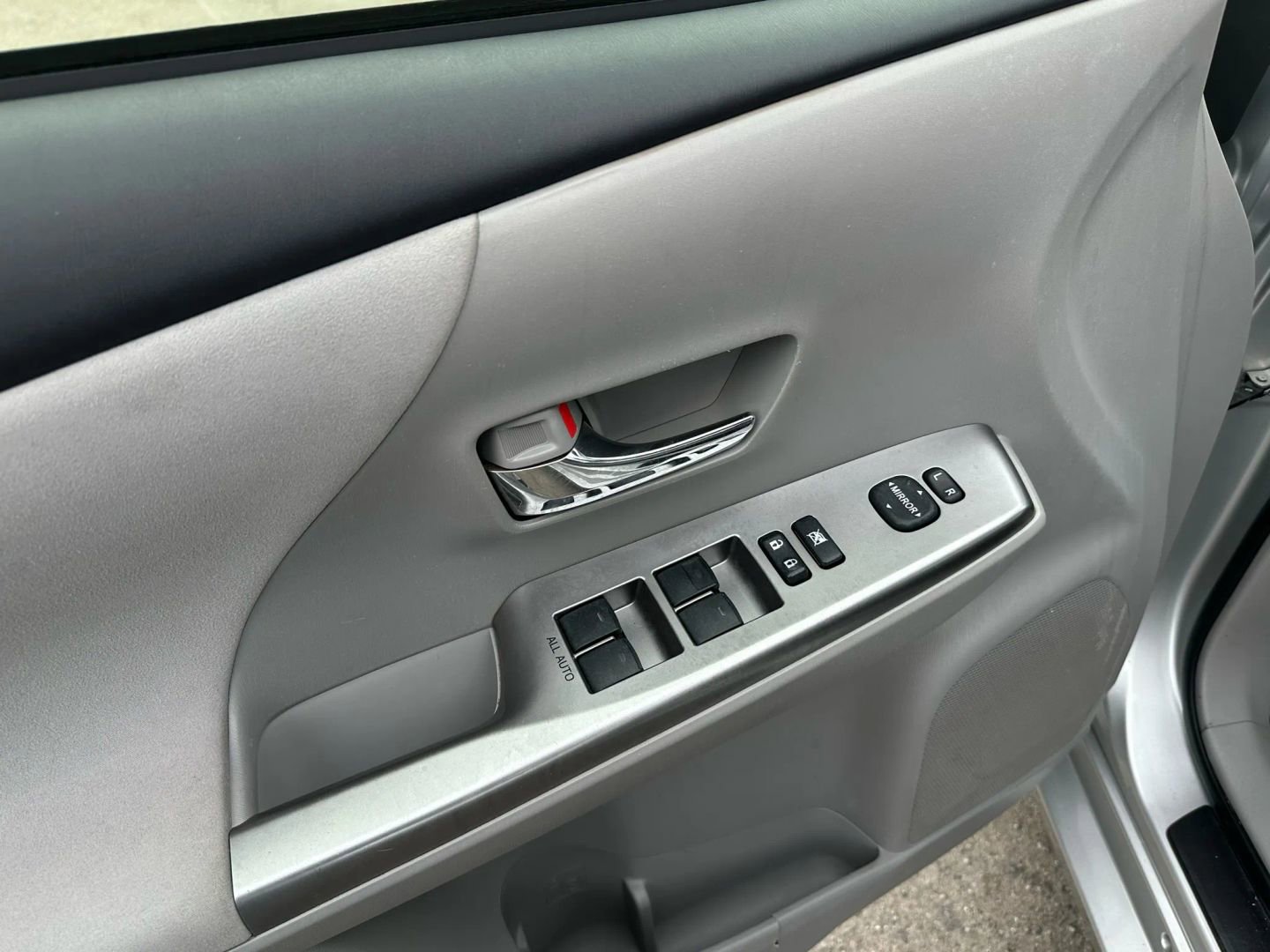 Used 2015 Toyota Prius V Three image 13