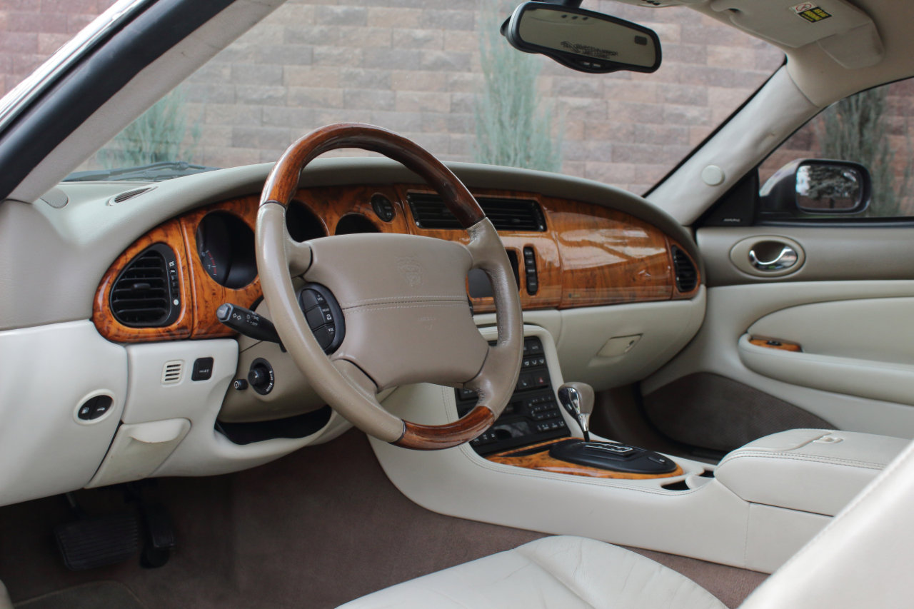 Used 2003 Jaguar XK8 Coupe image 34