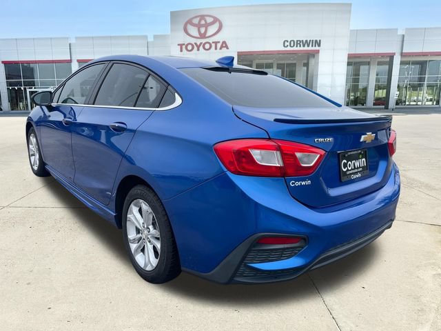 Used 2016 Chevrolet Cruze LT w/ Sun And Sound Package FWD image 3