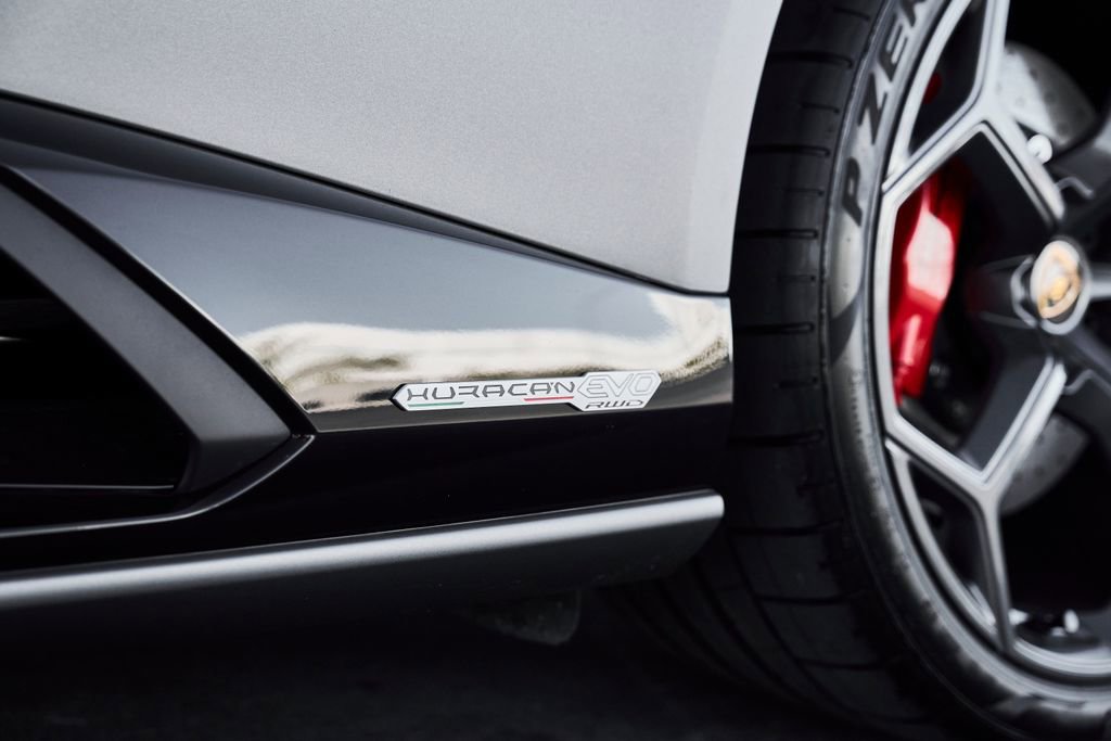 Used 2023 Lamborghini Huracan EVO image 10