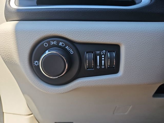 Used 2024 Chrysler Voyager LX FWD image 31