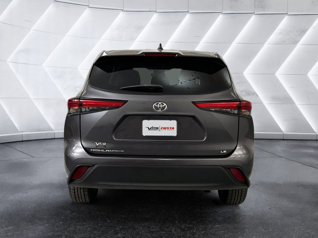 Used 2022 Toyota Highlander LE FWD image 5