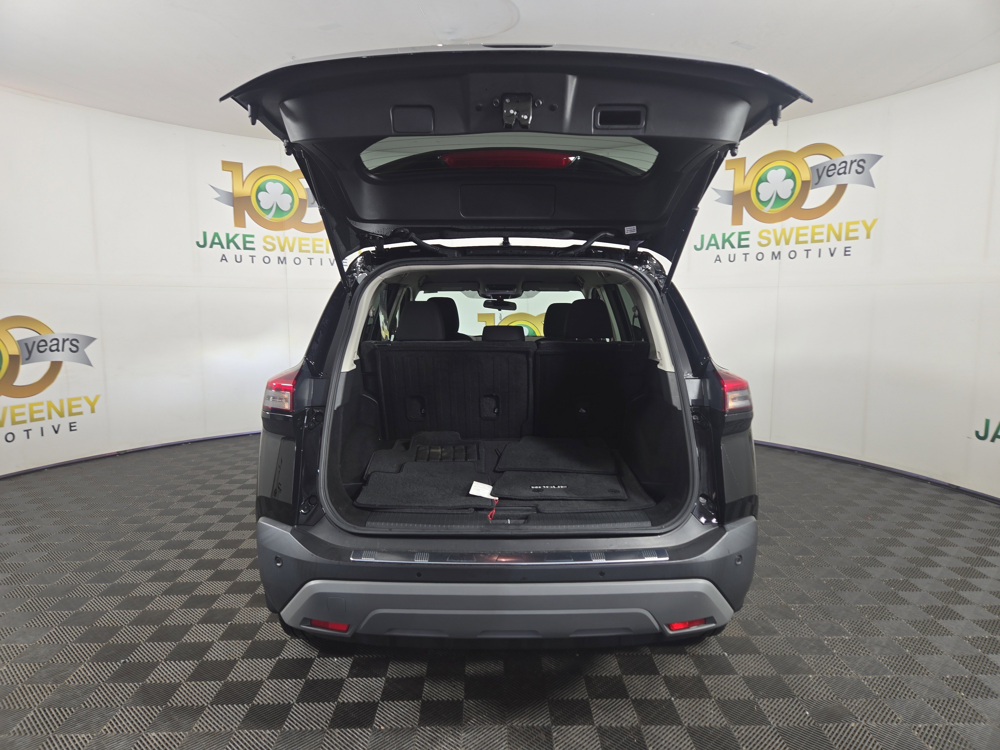 Used 2023 Nissan Rogue SV image 29