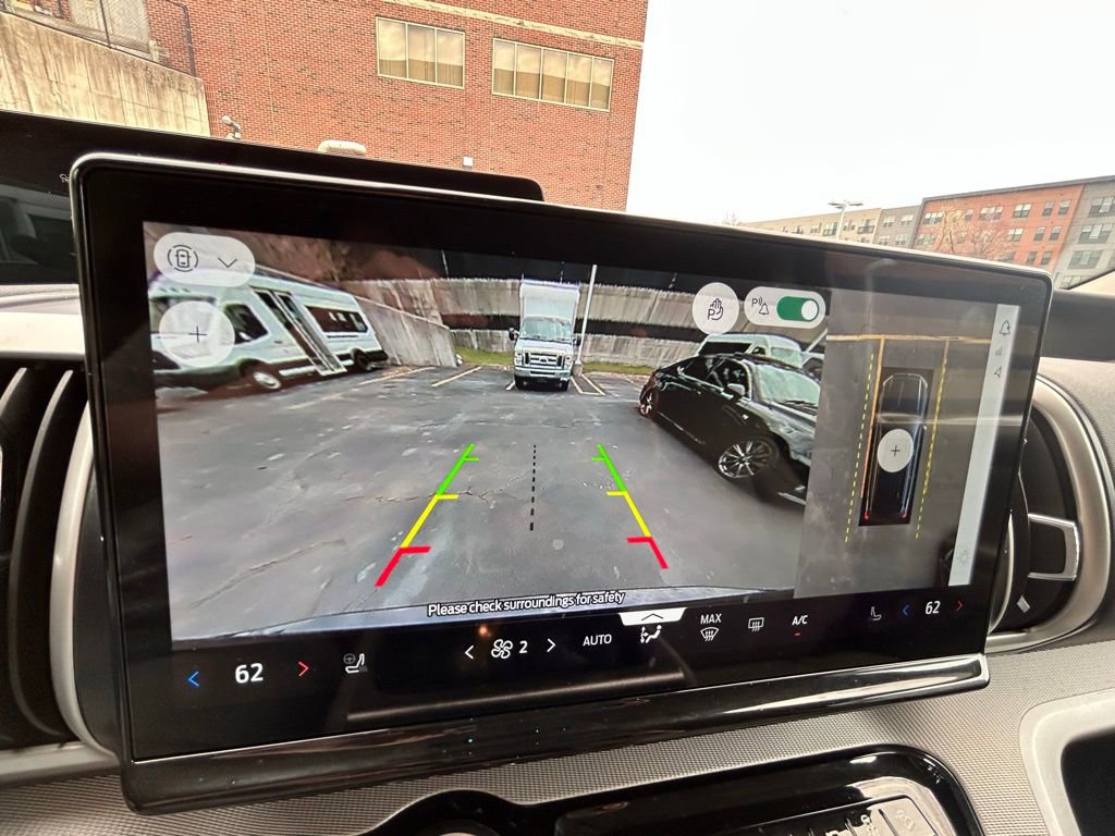 Used 2025 Ford Expedition Active image 19