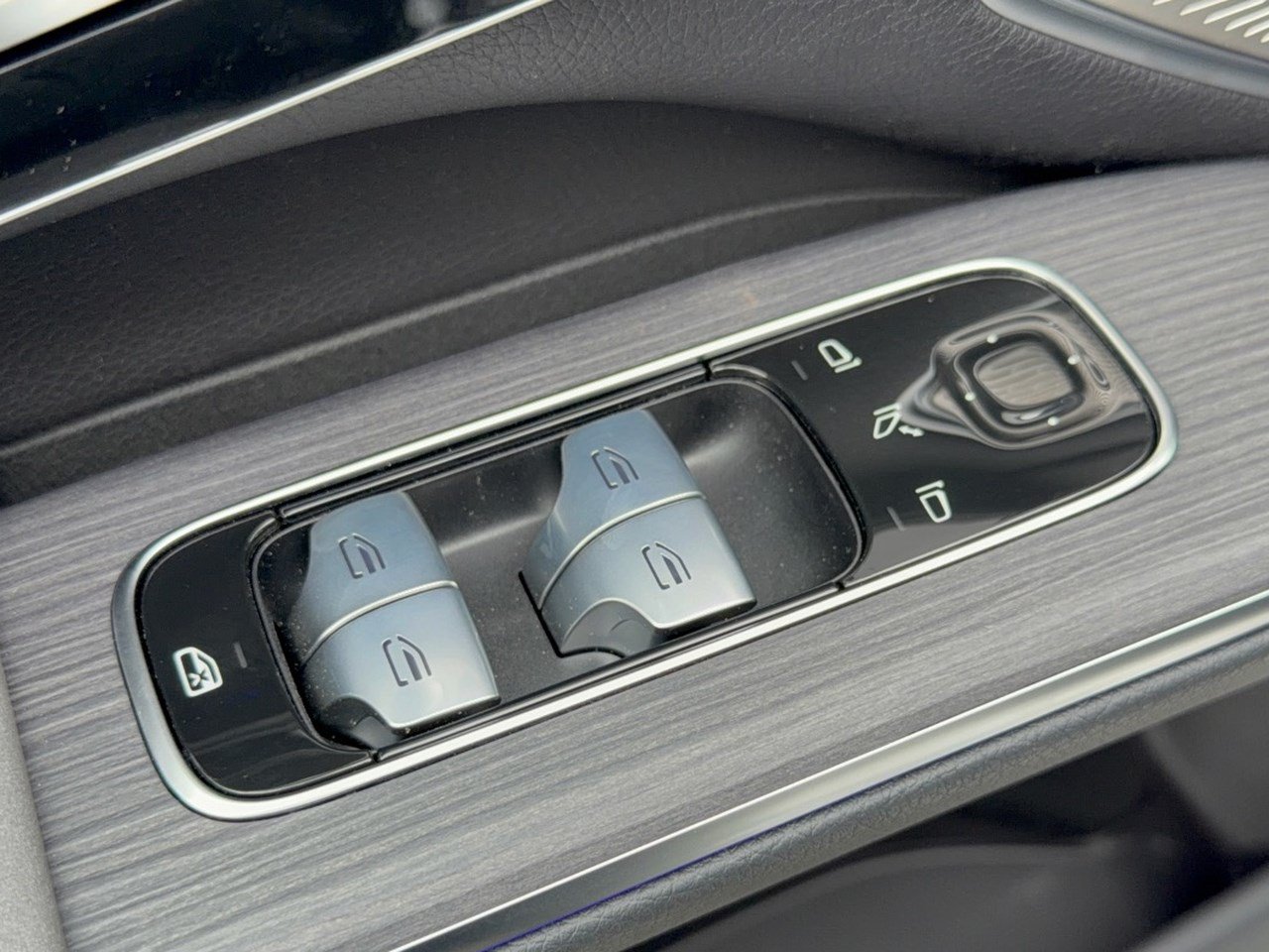 New 2027 Mercedes-Benz EQS 400 4MATIC SUV image 15