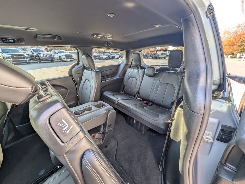 New 2026 Chrysler Pacifica Select w/ S Appearance Package image 16