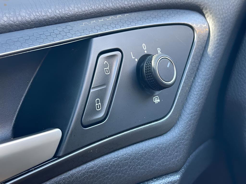 Used 2021 Volkswagen GTI SE image 28