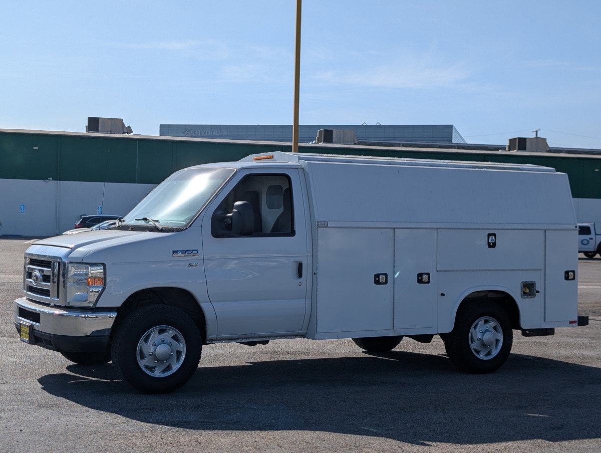 Used 2016 Ford E-350 and Econoline 350 Super Duty w/ Power Windows & Locks Group image 3