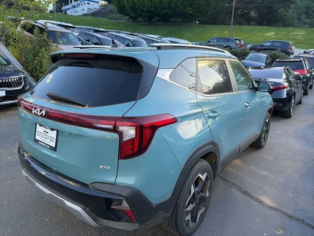 Certified 2024 Kia Seltos EX AWD/4WD image 3