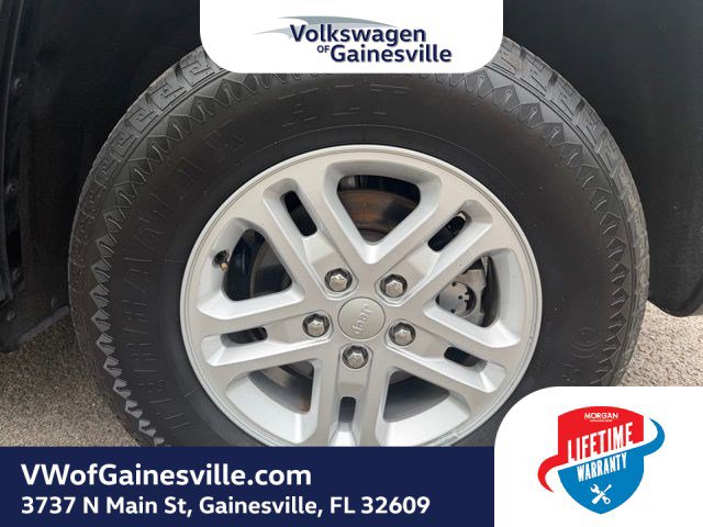Used 2023 Jeep Grand Cherokee Laredo RWD image 31
