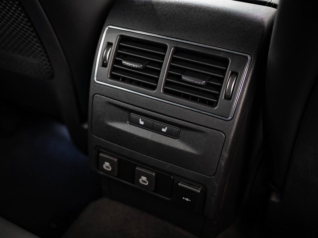 Used 2025 Jaguar F-PACE R-Dynamic S image 36