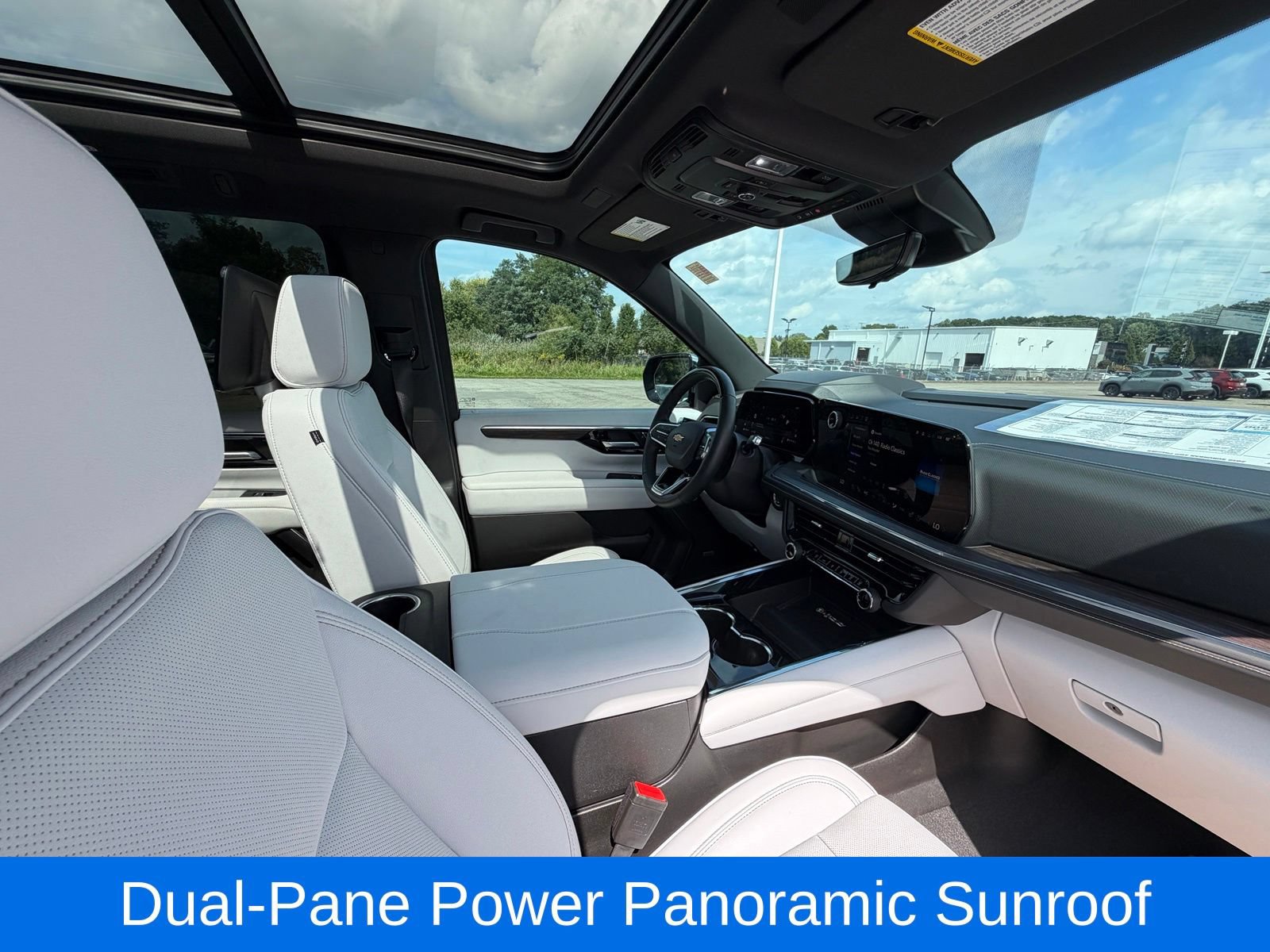 Used 2025 Chevrolet Suburban Premier AWD/4WD image 51