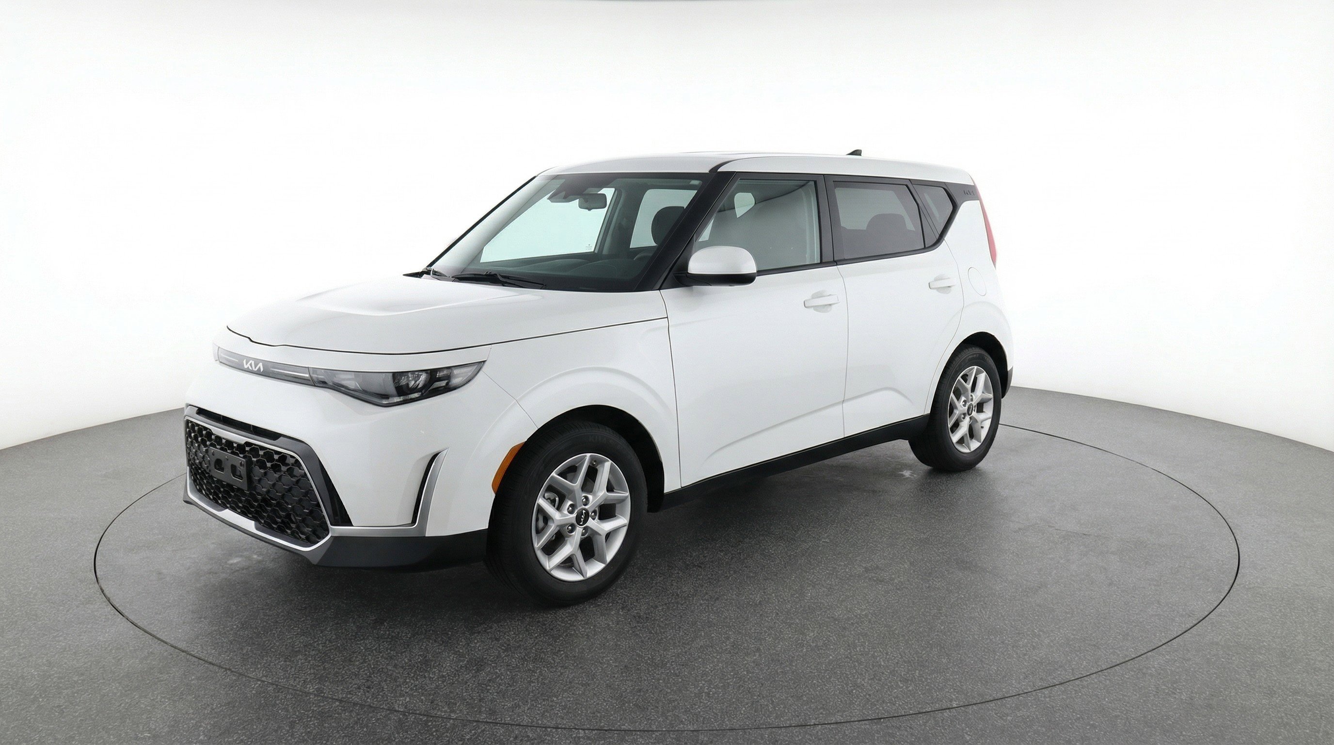 Used 2025 Kia Soul LX w/ LX Technology Package image 3