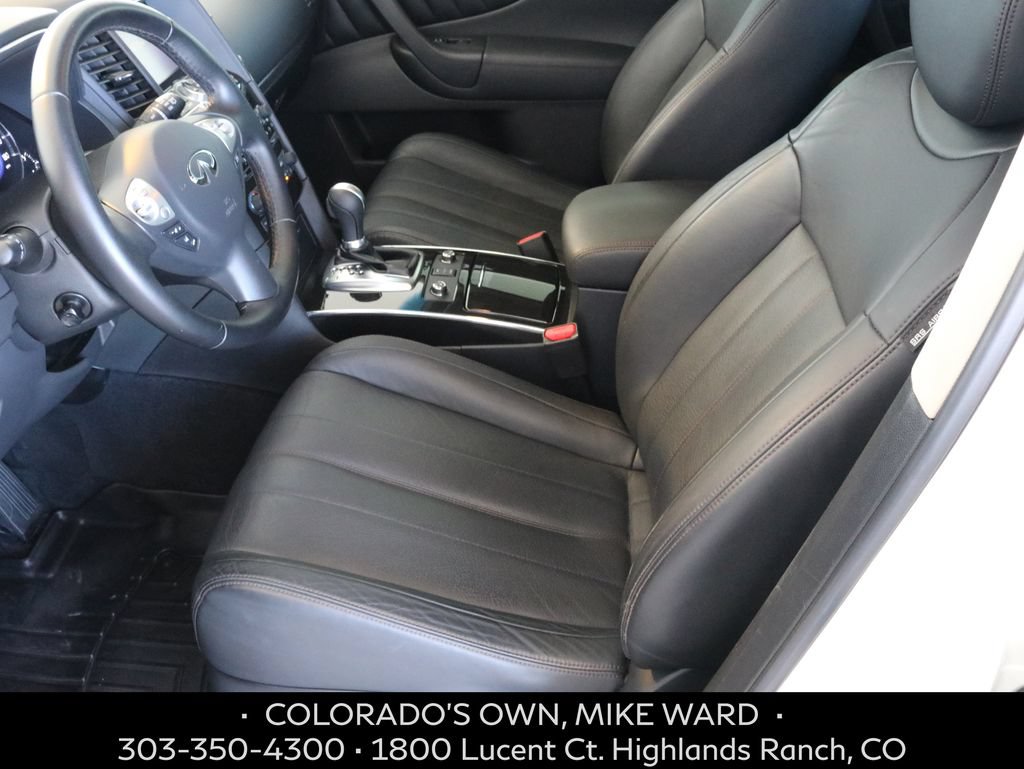 Used 2017 INFINITI QX70 AWD w/ Premium Package image 6