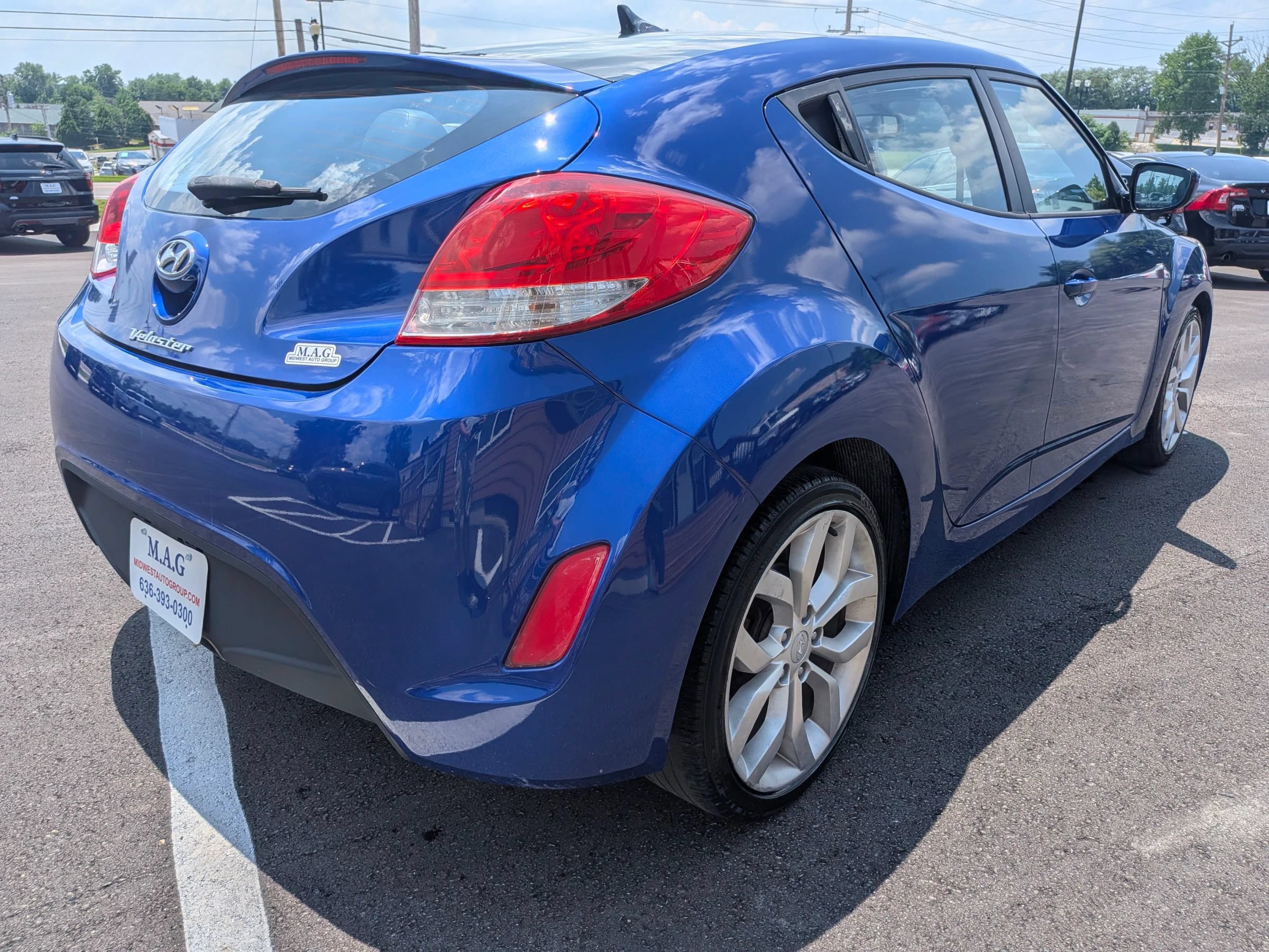 Used 2013 Hyundai Veloster w/ Style Pkg FWD image 6