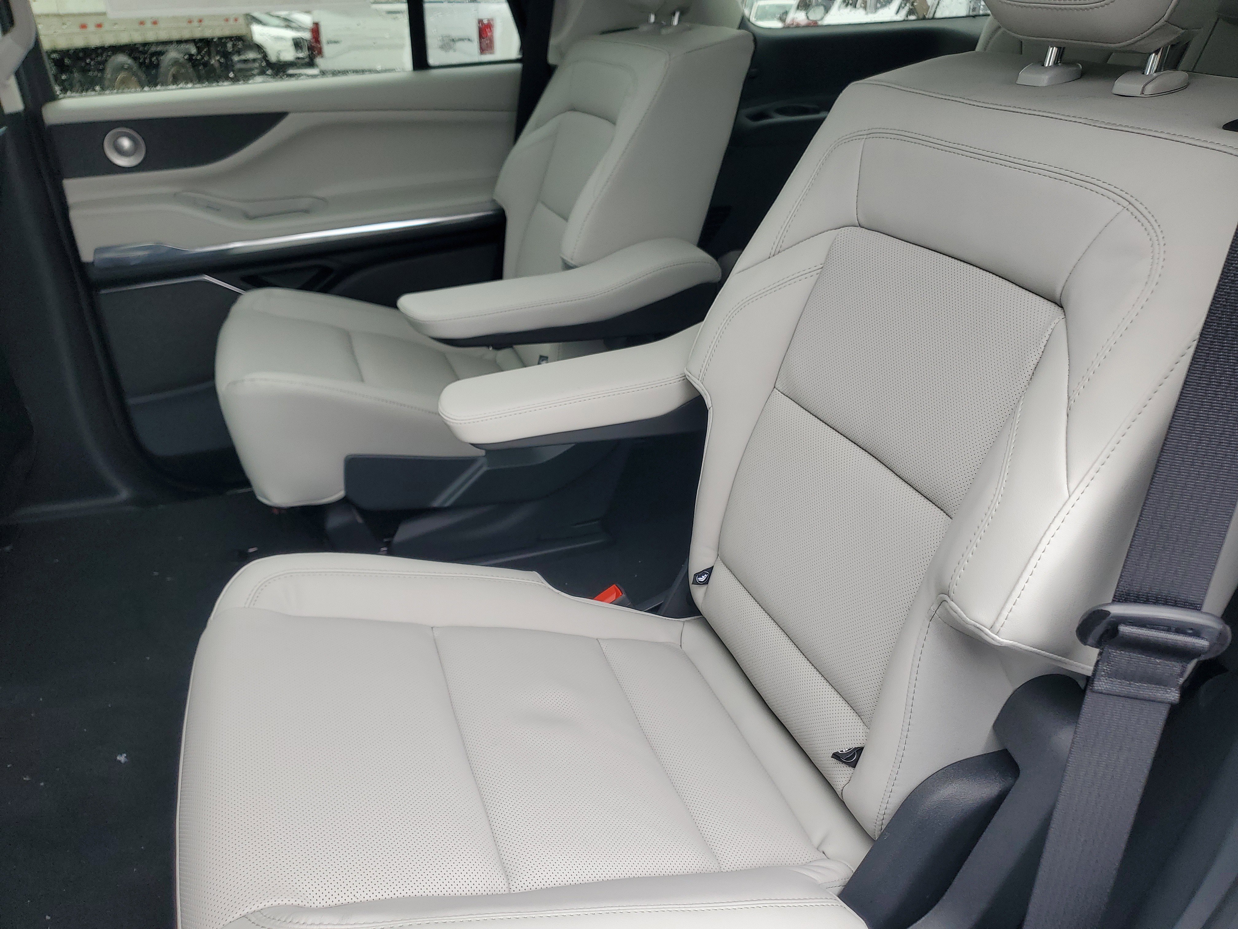 New 2026 Lincoln Navigator Reserve w/ Jet Appearance Package image 30