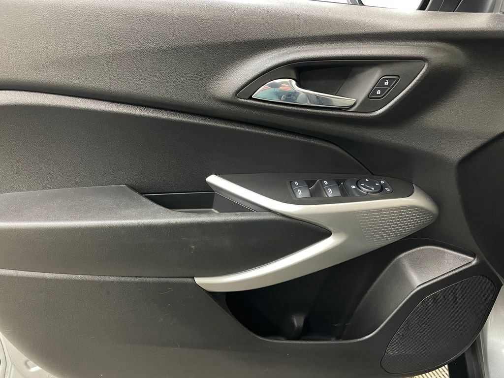 Used 2024 Chevrolet Trax RS w/ Driver Confidence Package image 19