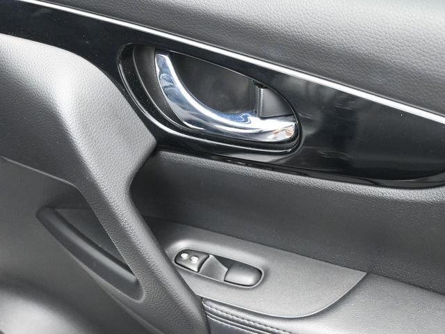 Used 2017 Nissan Rogue Sport SL image 31