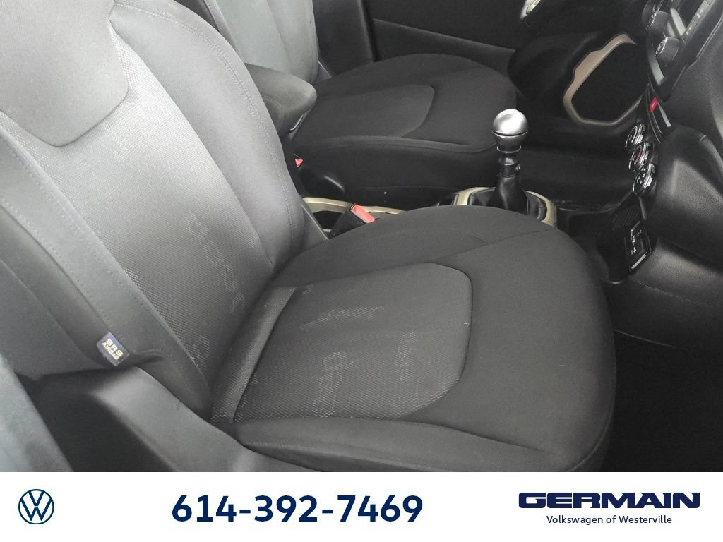 Used 2015 Jeep Renegade Latitude FWD image 25