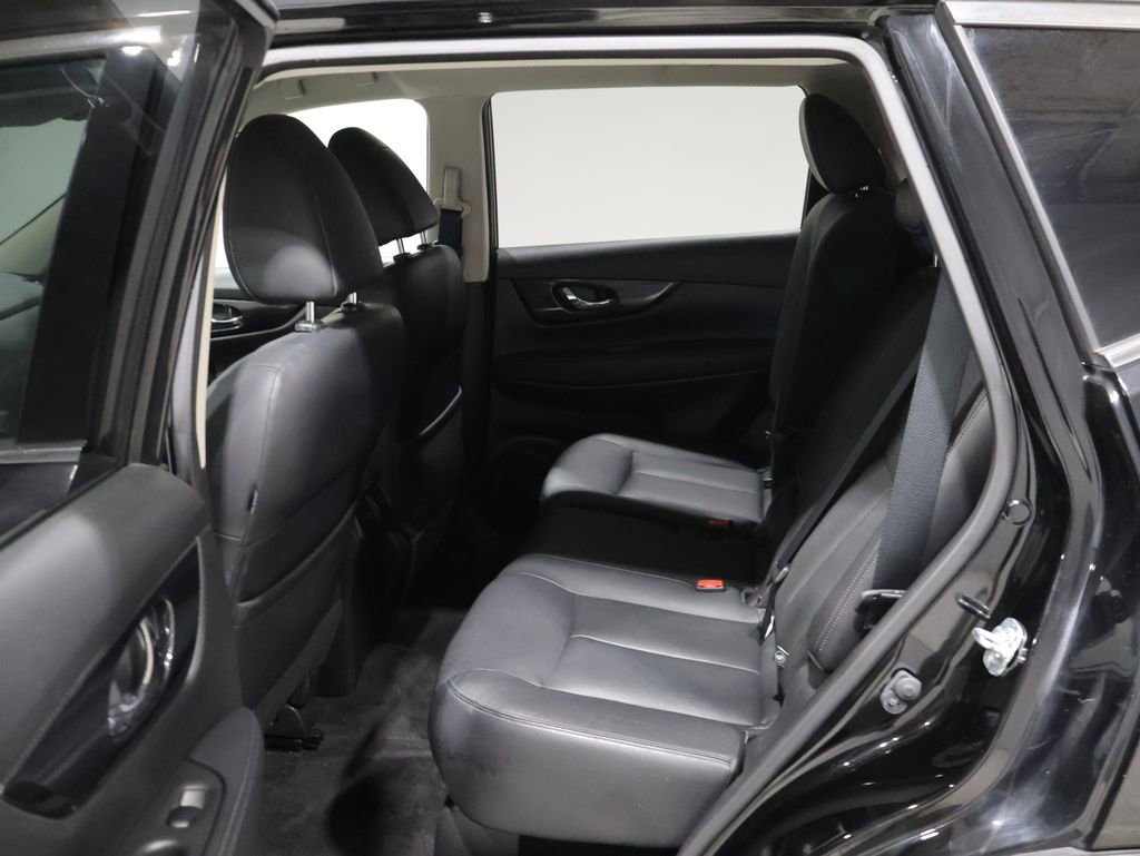 Used 2017 Nissan Rogue SL image 18