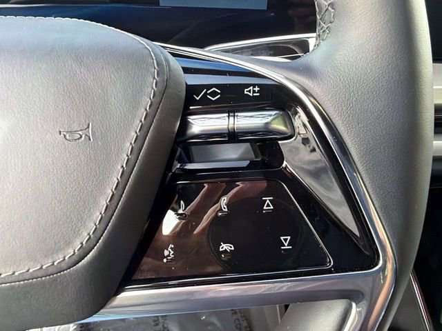 Used 2026 Cadillac Vistiq Premium Luxury image 27