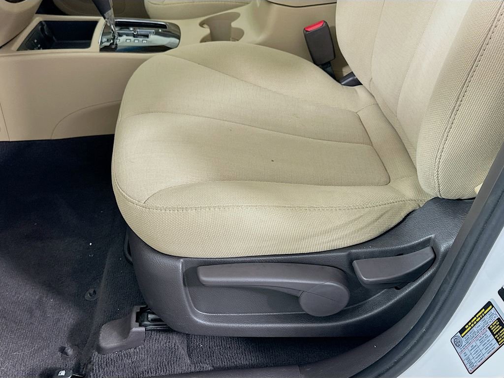 Used 2012 Hyundai Santa Fe GLS image 18