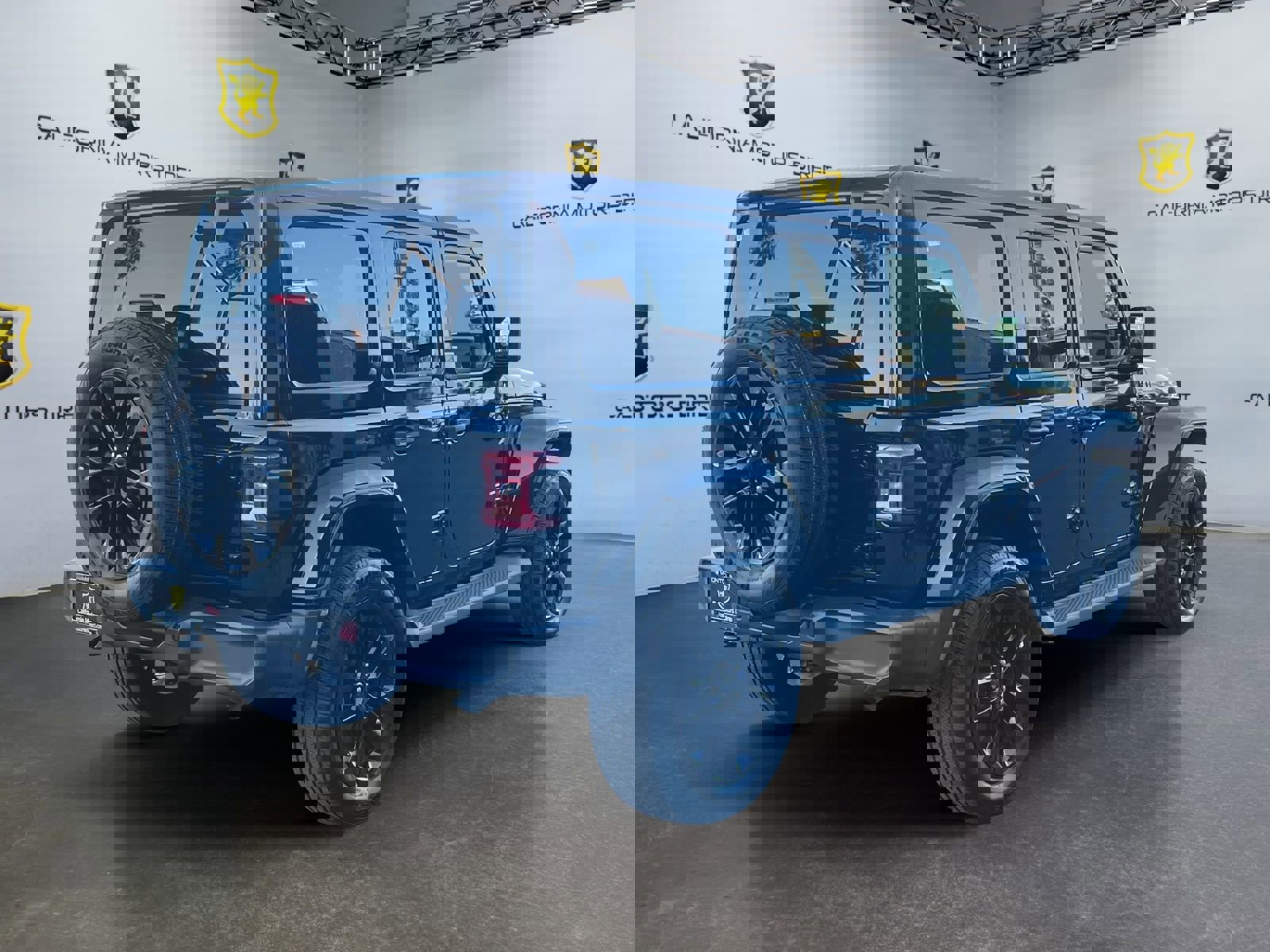 Used 2025 Jeep Wrangler Sahara image 5