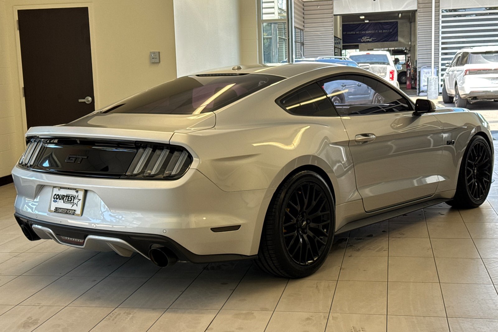 Used 2017 Ford Mustang GT Premium w/ GT Performance Package RWD image 4