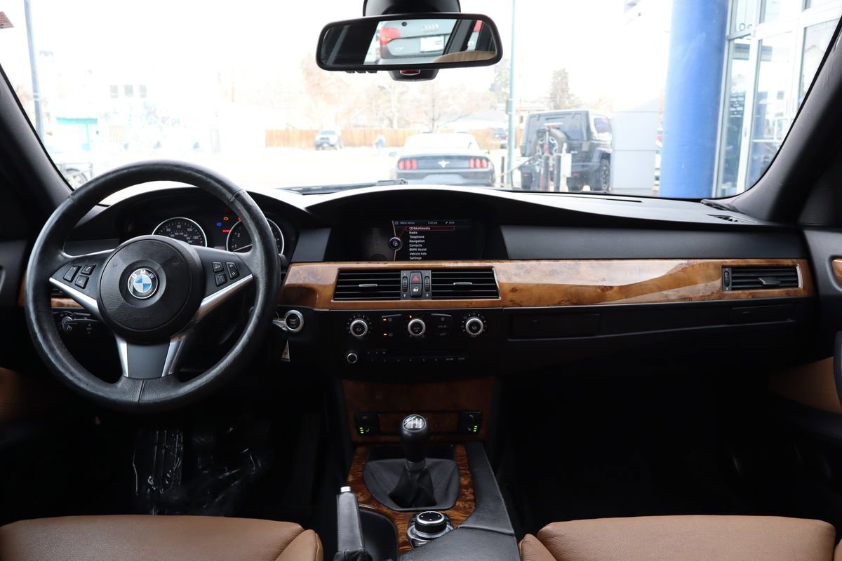 Used 2010 BMW 535i xDrive Wagon AWD/4WD image 12
