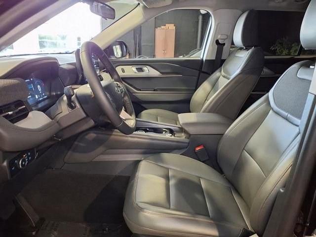 Used 2026 Ford Explorer Active w/ Active Comfort Package RWD image 18