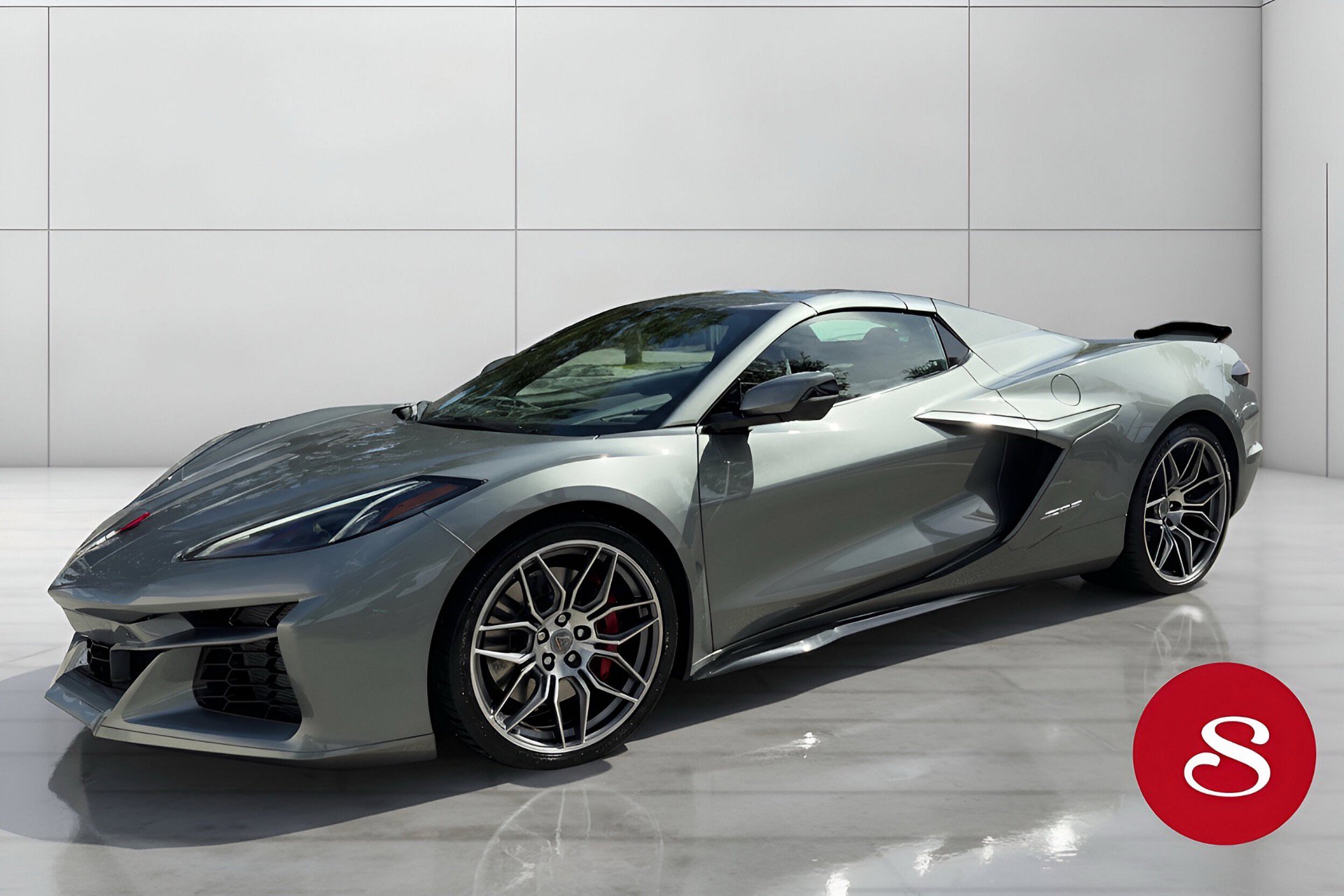 Used 2023 Chevrolet Corvette Z06 w/ Chrome Exterior Badge Package RWD image 2
