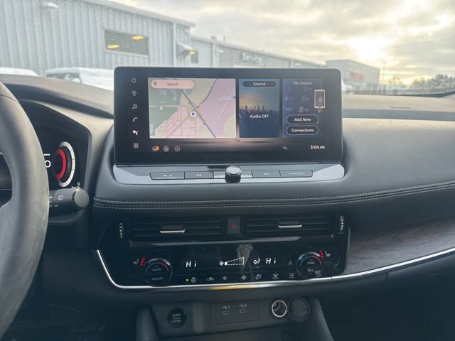 Used 2025 Nissan Rogue Platinum image 4