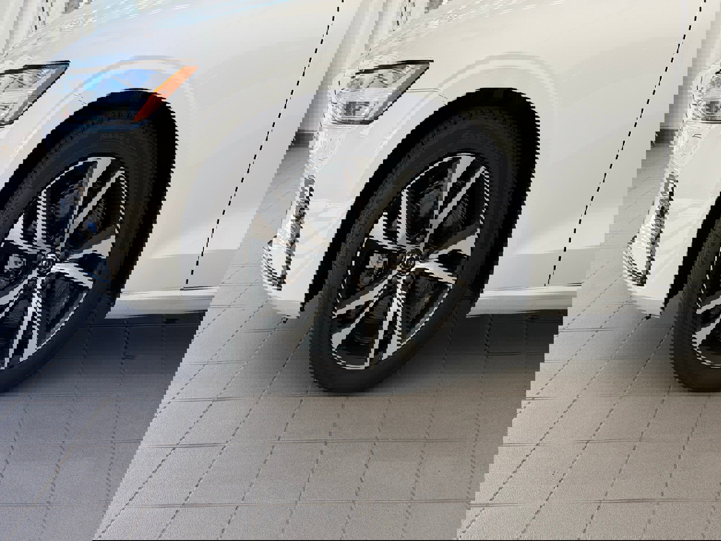 Certified 2025 Volvo S60 B5 Core image 10