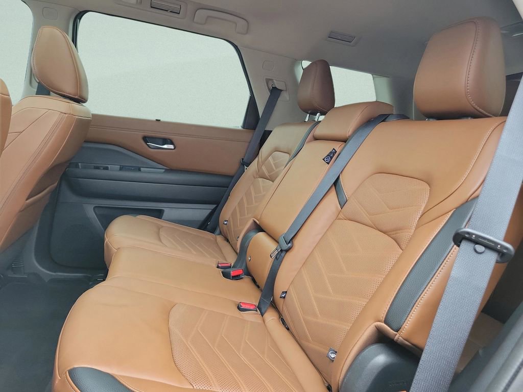 Used 2023 Nissan Pathfinder Platinum w/ Lighting Package (N93) image 11