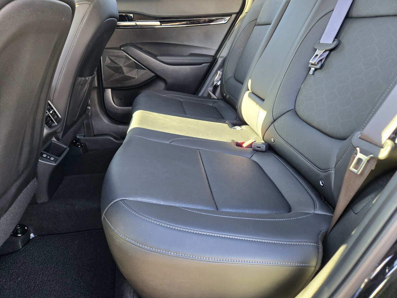 Certified 2025 Kia Seltos EX w/ EX Sunroof Package image 12